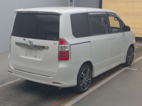 2008 Toyota Noah ZRR70W[1]