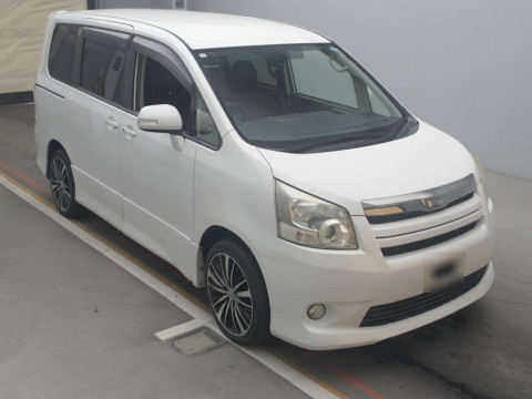 2008 Toyota Noah ZRR70W[2]