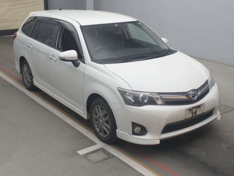 2013 Toyota Corolla Fielder NZE161G[2]