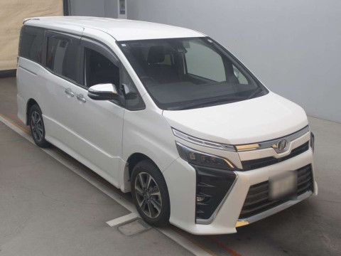 2018 Toyota Voxy ZRR80W[2]