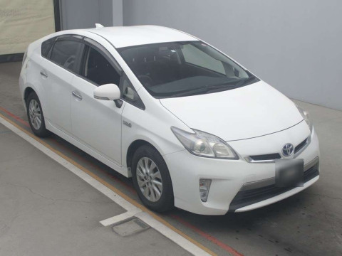 2013 Toyota Prius PHV ZVW35[2]