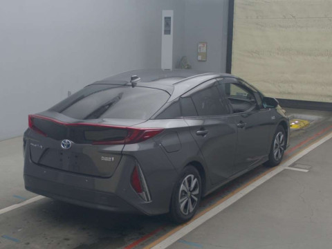 2017 Toyota Prius PHV ZVW52[1]