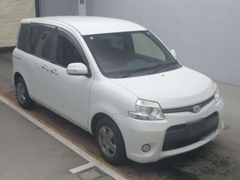 2013 Toyota Sienta NCP81G[2]