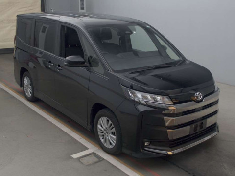 2022 Toyota Noah MZRA90W[2]