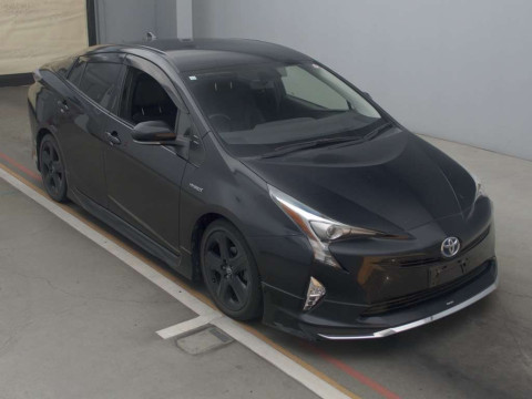 2016 Toyota Prius ZVW50[2]