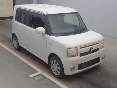 2011 Toyota Pixis Space L575A[2]