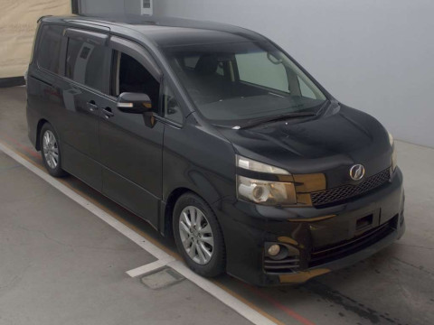 2010 Toyota Voxy ZRR70W[2]