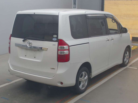 2010 Toyota Noah ZRR75G[1]