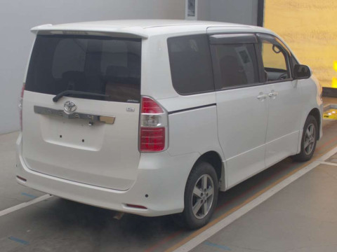 2008 Toyota Noah ZRR75W[1]