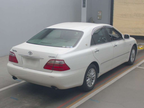 2005 Toyota Crown GRS180[1]