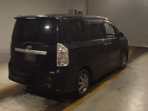 2009 Toyota Voxy ZRR70W[1]