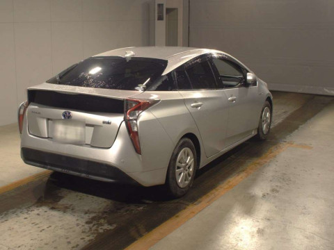 2016 Toyota Prius ZVW50[1]