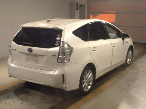 2012 Toyota Prius alpha ZVW41W[1]