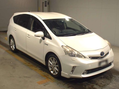 2012 Toyota Prius alpha ZVW41W[2]