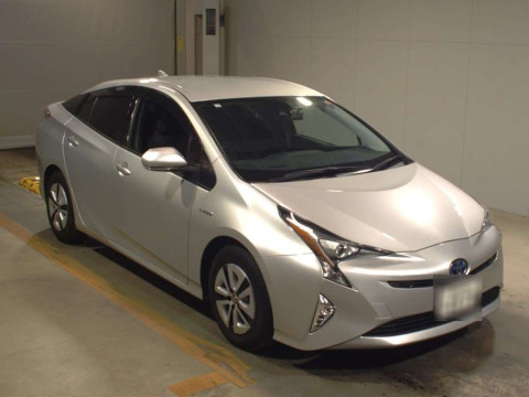 2018 Toyota Prius ZVW51[2]