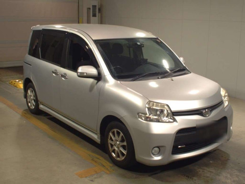 2011 Toyota Sienta NCP81G[2]