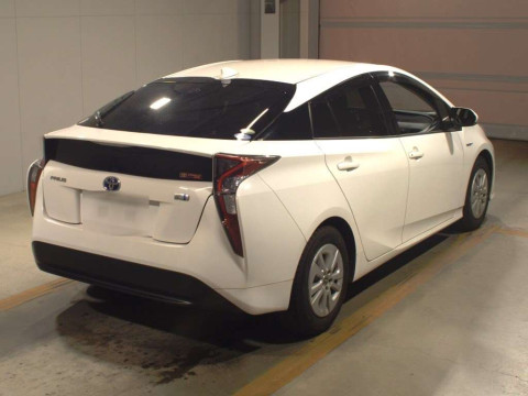 2017 Toyota Prius ZVW50[1]