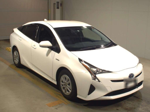 2017 Toyota Prius ZVW50[2]