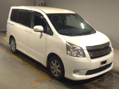 2008 Toyota Noah ZRR70W[2]