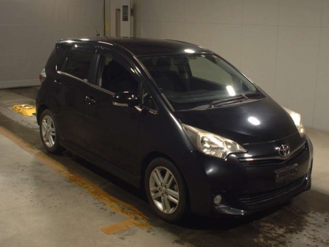 2013 Toyota Ractis NCP120[2]