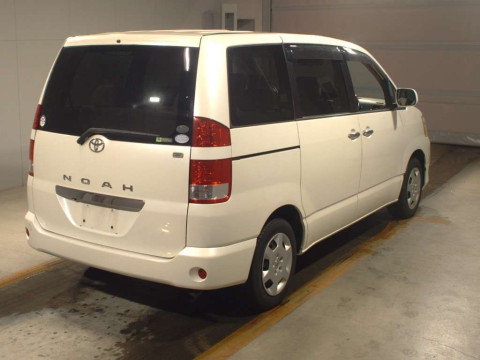 2007 Toyota Noah AZR60G[1]