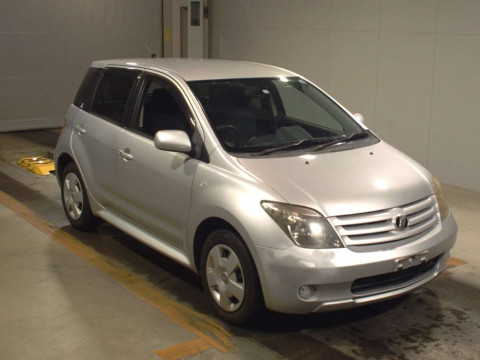 2005 Toyota IST NCP60[2]