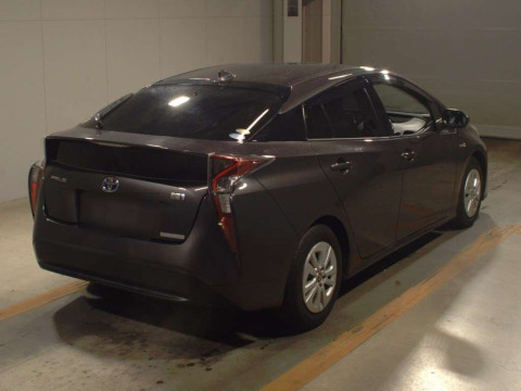 2017 Toyota Prius ZVW50[1]