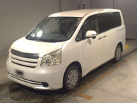 2010 Toyota Noah