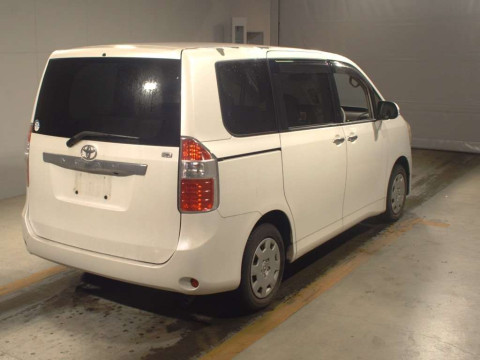 2010 Toyota Noah ZRR70G[1]