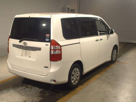 2010 Toyota Noah ZRR70G[1]