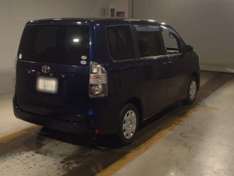 2010 Toyota Voxy ZRR70G[1]