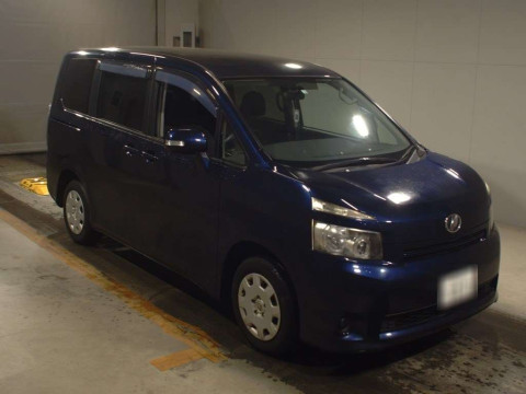 2010 Toyota Voxy ZRR70G[2]