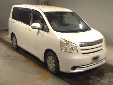 2007 Toyota Noah ZRR70G[2]