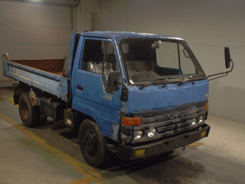 1986 Toyota Dyna Truck BU64D[2]