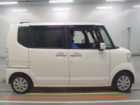 2016 Honda N-BOX JF1[2]