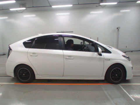 2014 Toyota Prius ZVW30[2]