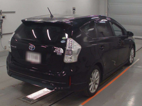 2013 Toyota Prius alpha ZVW41W[1]