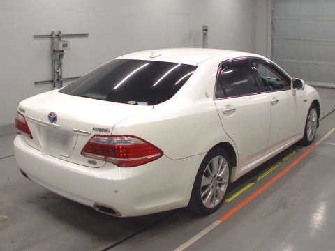 2012 Toyota Crown Hybrid GWS204[1]