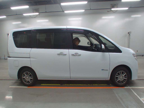 2014 Nissan Serena HC26[2]