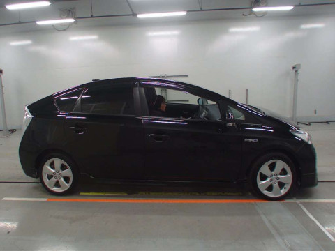 2015 Toyota Prius ZVW30[2]