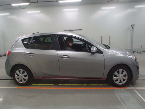 2010 Mazda Axela Sport BLEFW[2]