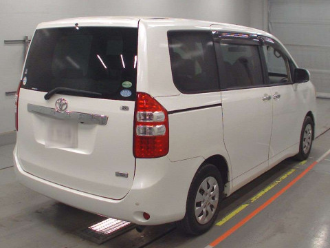 2012 Toyota Noah ZRR70G[1]