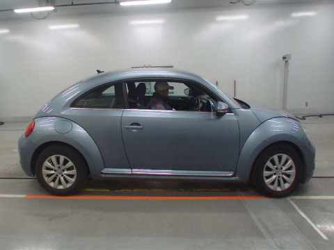 2016 Volkswagen Beetle 16CBZ[2]