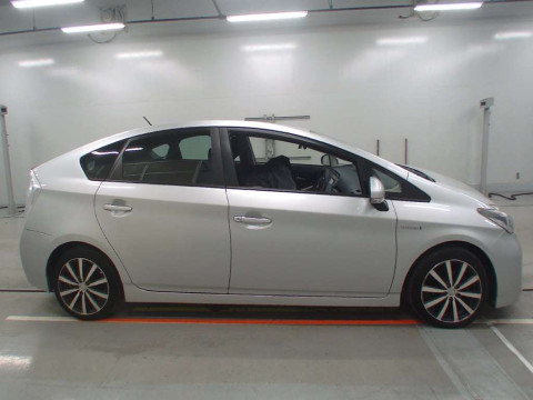 2013 Toyota Prius ZVW30[2]