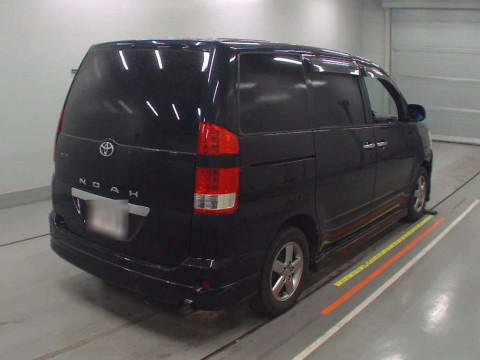 2006 Toyota Noah AZR60G[1]