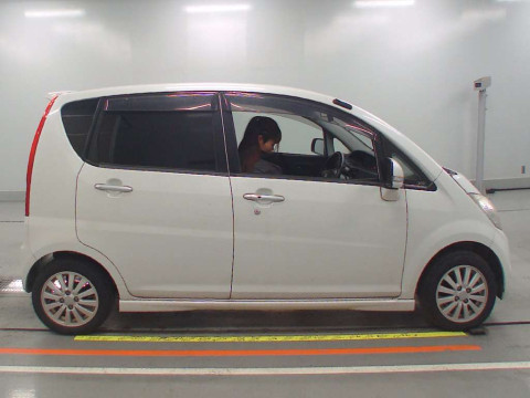 2010 Daihatsu Move L175S[2]