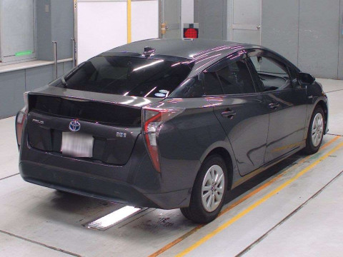 2016 Toyota Prius ZVW50[1]