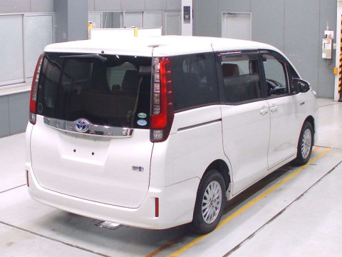 2014 Toyota Noah ZWR80G[1]