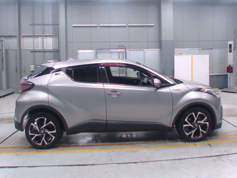 2017 Toyota C-HR ZYX10[2]