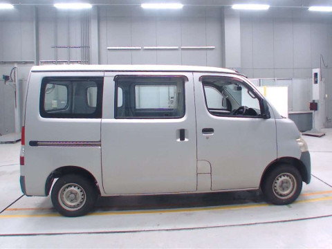 2017 Toyota Liteace Van S412M[2]